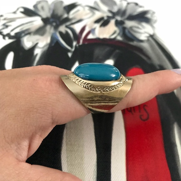 Oval Ocean Blue Gemstone Silver Saddle Ring - Picture 3 of 5